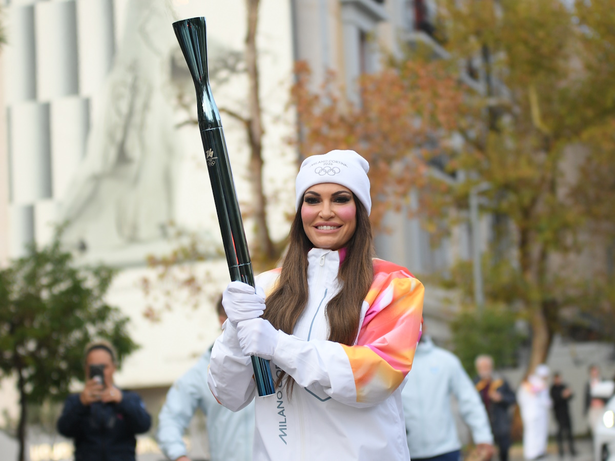 Κίμπερλι Γκιλφόιλ: Πήρε μέρος στη λαμπαδηδρομία και έτρεξε στη Διονυσίου Αρεοπαγίτου με τη Φλόγα των Χειμερινών Ολυμπιακών Αγώνων