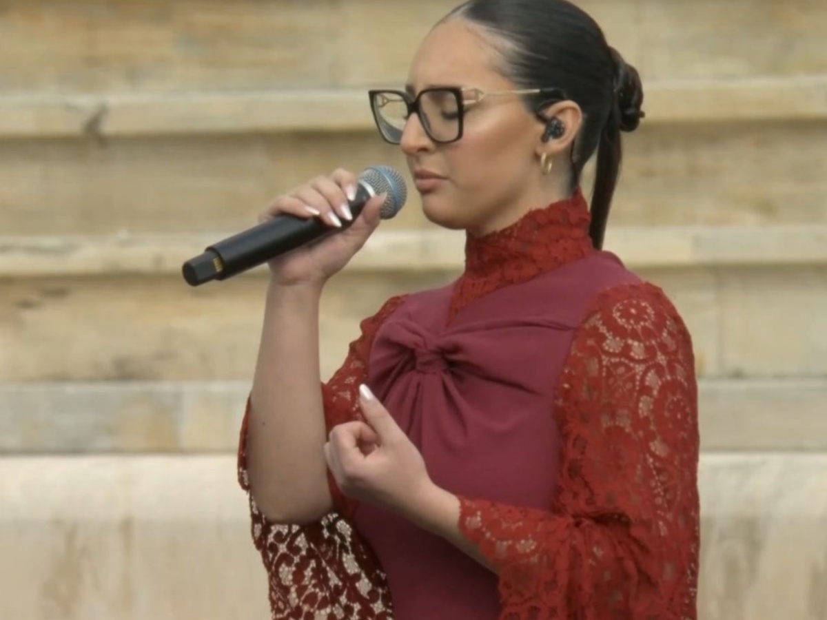 Τελετή Παράδοσης Ολυμπιακής Φλόγας: Η Κλαυδία τραγούδησε το «Αστερομάτα» στο Καλλιμάρμαρο