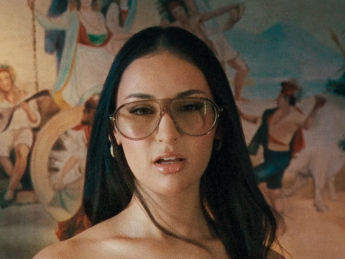 Klavdia – «Άνεμος»: Το music video για το νέο της σαγηνευτικό τραγούδι