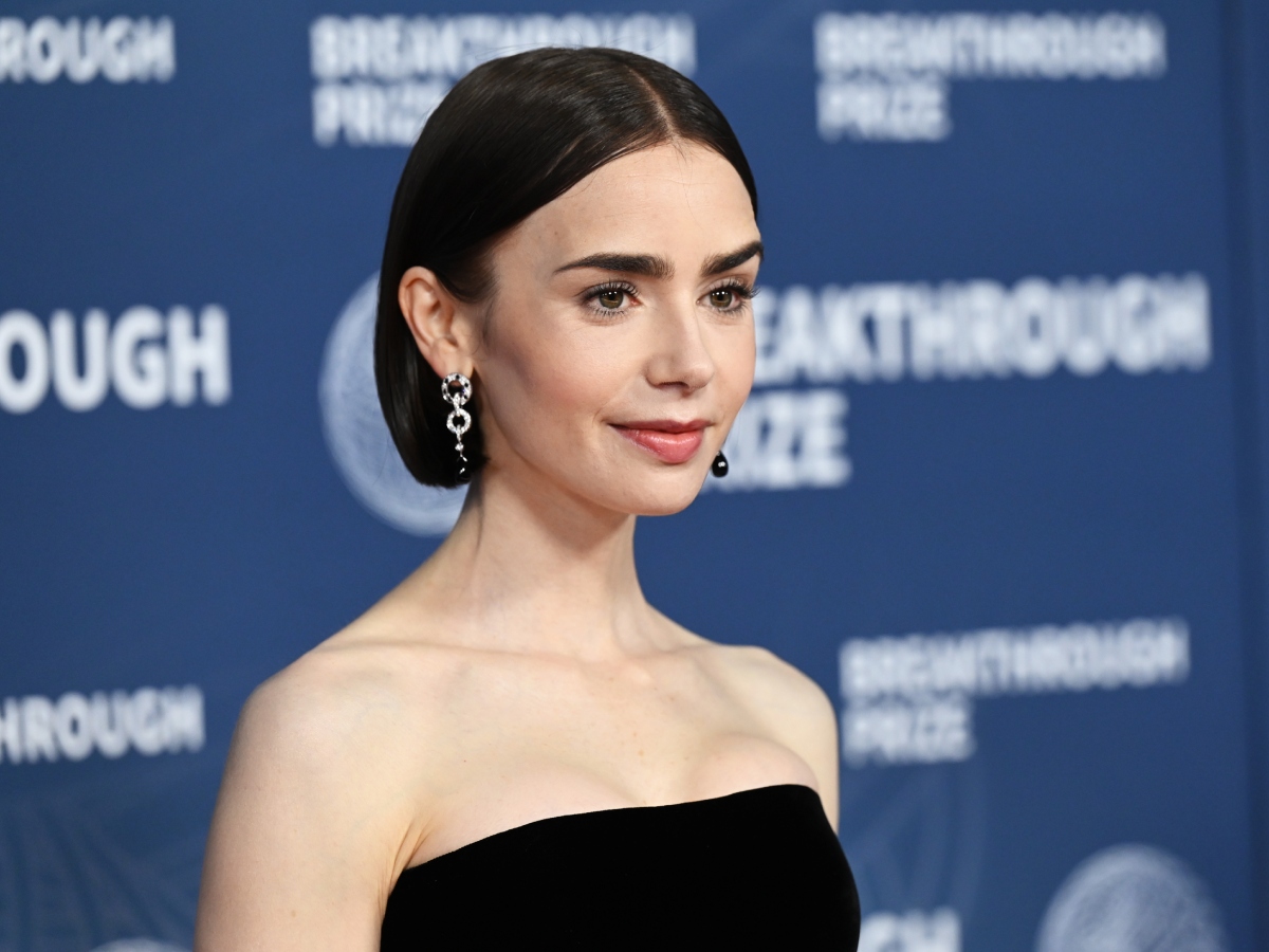 Το τελευταίο beauty look της Lily Collins είναι Parissiene chic και ιδανικό για τις βραδινές σου εμφανίσεις