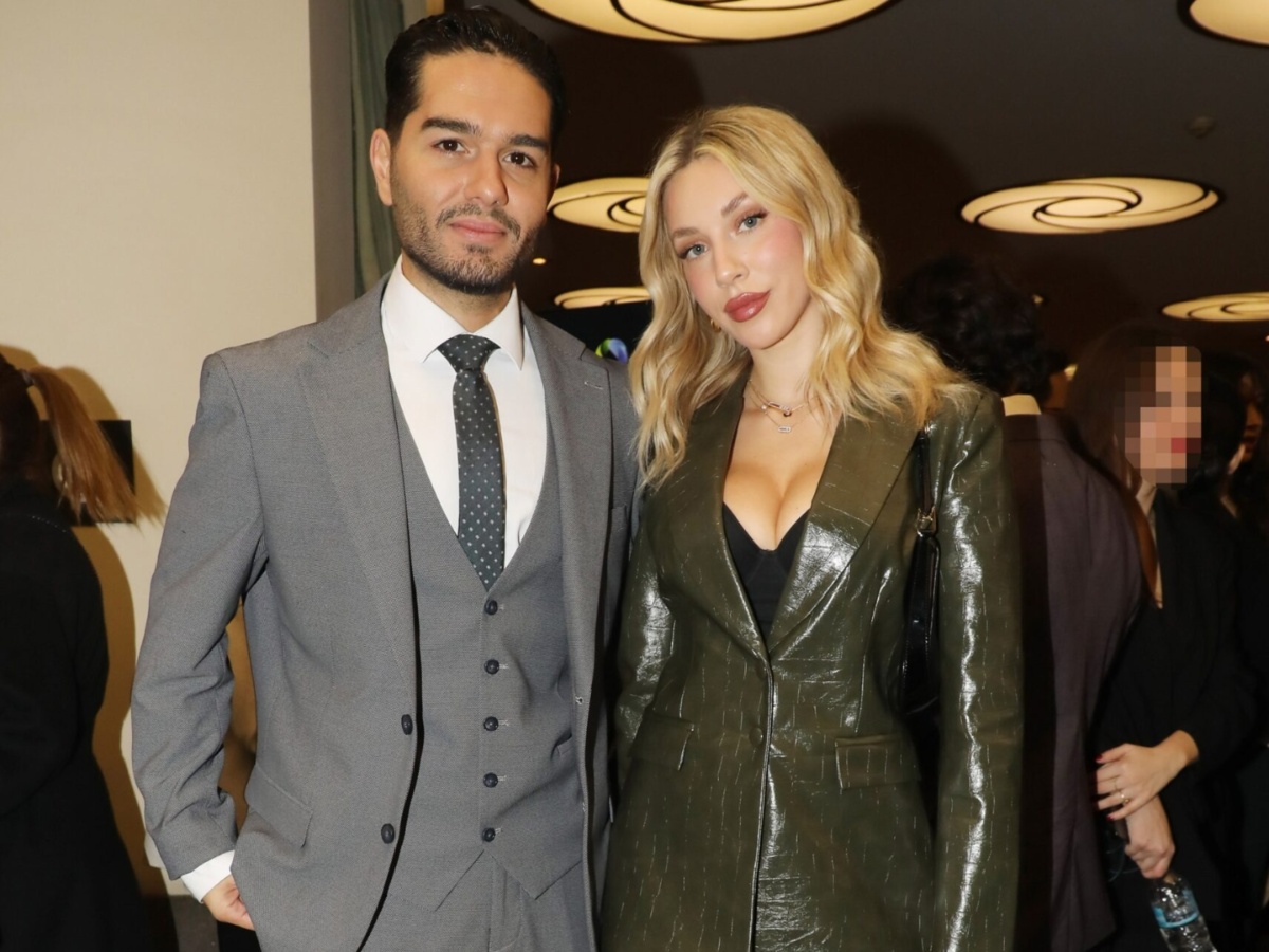 Χρήστος Μάστορας: Τα «πειράγματα» στη Γαρυφαλλιά Καληφώνη από τη σκηνή – «Αχ ρε αγάπη μου, είναι και η μάνα μου εδώ»