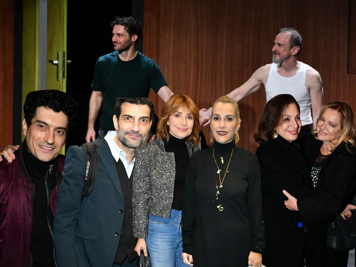 Το 5ο Βήμα: Το TLIFE στην επίσημη πρεμιέρα της θεατρικής παράστασης – Οι επώνυμοι που έδωσαν το παρών