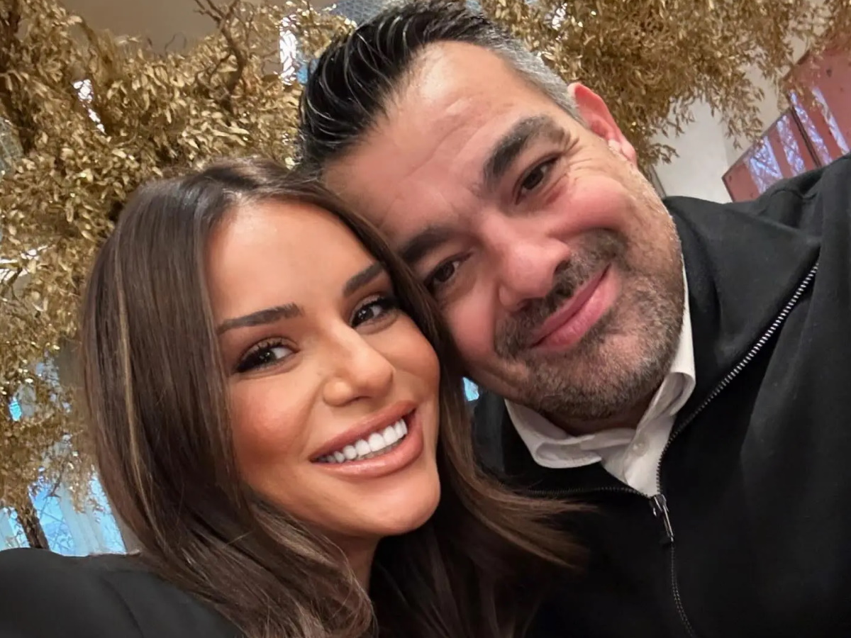 Ελένη Τσολάκη: Αποχαιρετά το 2025 αγκαλιά με τον σύζυγό της, Παύλου Πετρουλάκη και την κόρη τους – Φωτογραφίες