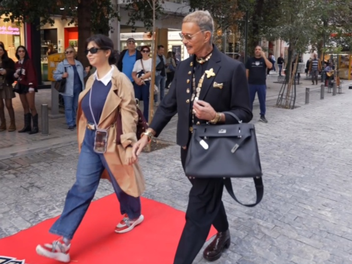 Ο Λάκης Γαβαλάς χαρίζει red carpet στιγμές στην καρδιά της Ερμού- Μια «street» style πασαρέλα στη γιορτινή Αθήνα powered by ΣΚΡΑΤΣ