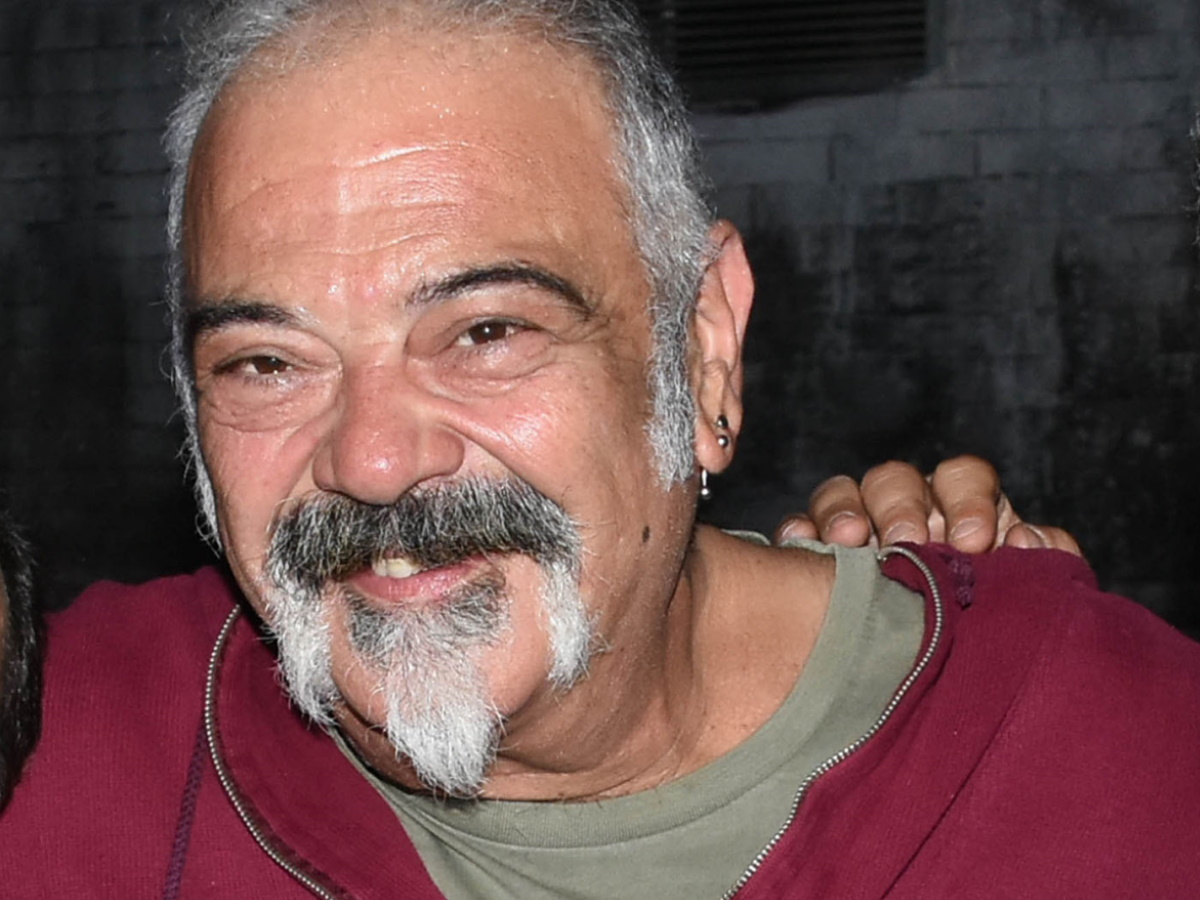 Στηβ Ντούζος: Παραμένει στο νοσοκομείο με κορονοϊό – «Είμαι σκύλος, δεν καταλαβαίνω»