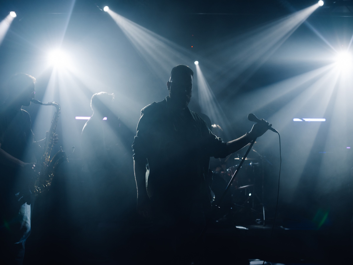 Η πρώτη αντίδραση του δημοφιλούς τραγουδιστή μετά τις πληροφορίες για καταγγελίες περί ασέλγειας