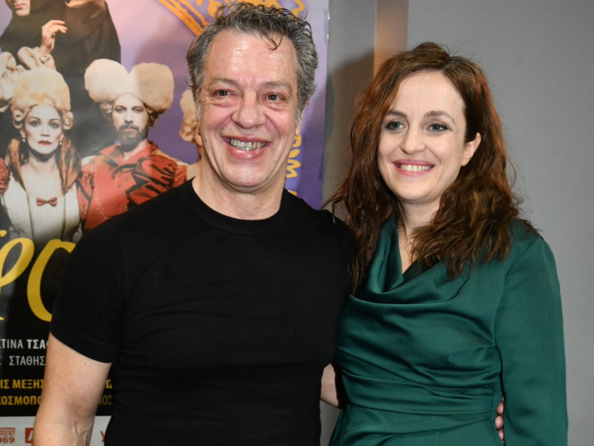 Γιάννης Τσορτέκης – Έλενα Μαυρίδου: Το ζευγάρι φωτογραφίζεται μαζί στην επίσημη πρεμιέρα του «Ταρτούφου»