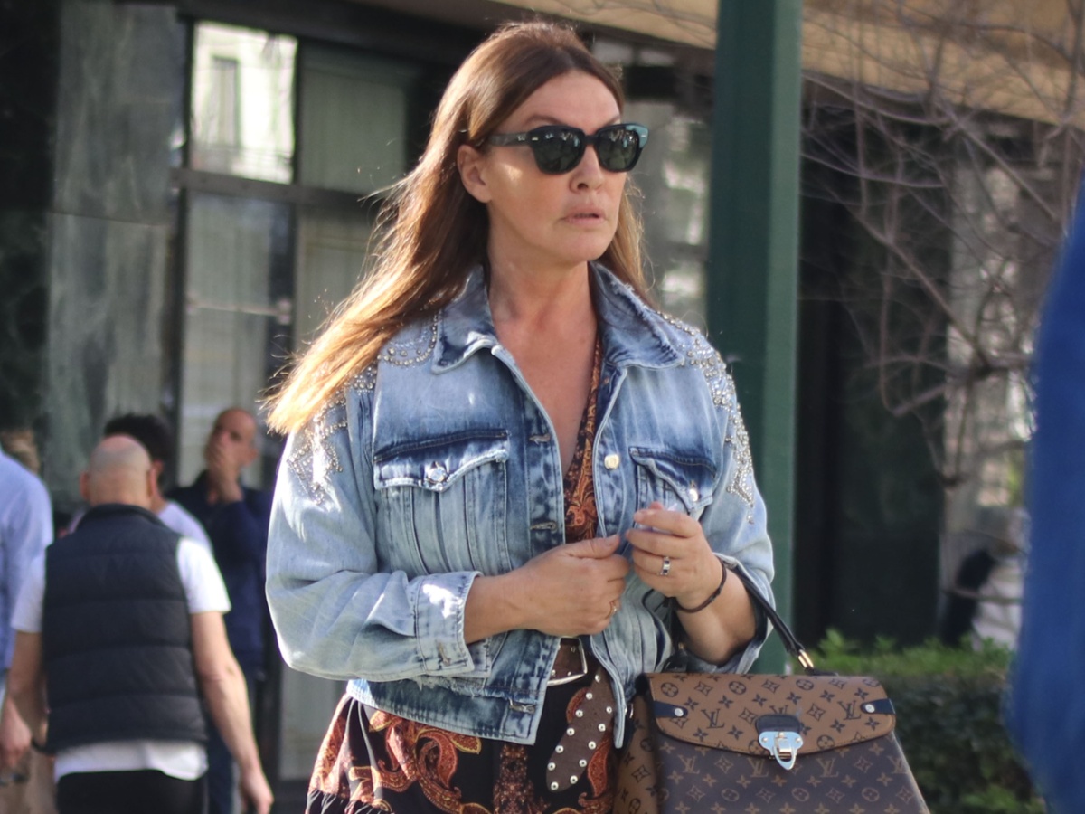 Βάνα Μπάρμπα: Της έκοψαν κλήση για παράνομο παρκάρισμα στο Καλλιμάρμαρο – Το αυτοκίνητό της δεν είχε πινακίδες