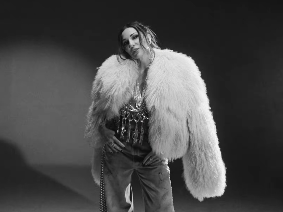 Δέσποινα Βανδή – «Καλά Να Περνάτε»: Το video για το νέο της hit μαγνητίζει τα βλέμματα