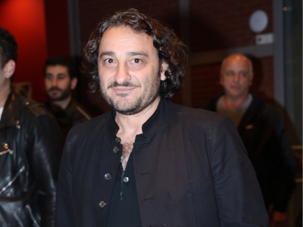 Βασίλης Χαραλαμπόπουλος: «Στην αρχή άρχισα να κλείνομαι στο σπίτι μου, μετά συνειδητοποίησα ότι είναι μέρος της δουλειάς»