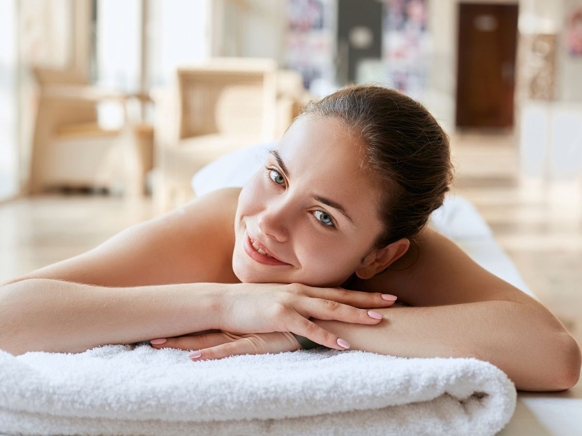 3 hacks για να δείχνει ξεκούραστη η επιδερμίδα σου ακόμη και με λίγες ώρες ύπνου