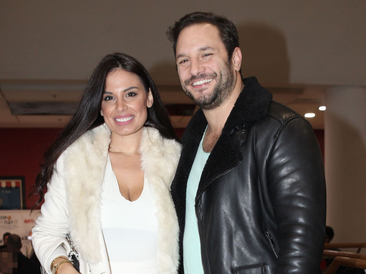 Ευθύμης Ζησάκης – Χρύσα Παπαλελούδη: Τα πρώτα Χριστούγεννα αγκαλιά με τον γιο τους