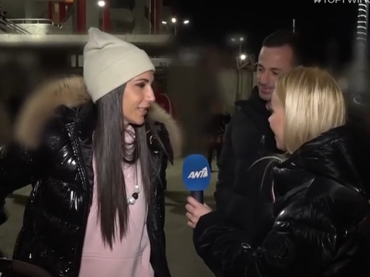 Η Ανθή Βούλγαρη με τον σύζυγό της, Κώστα Κωνσταντινίδη και τον 10 μηνών γιο τους στο γήπεδο – «Είμαστε πολύ καλά»