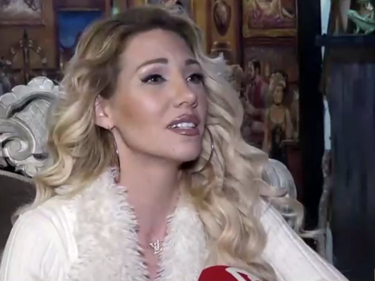 Σάσα Μπάστα: «Στέλνω πονηρές φωτογραφίες στον σύζυγό μου» – Η απάντηση για τις φήμες διαζυγίου