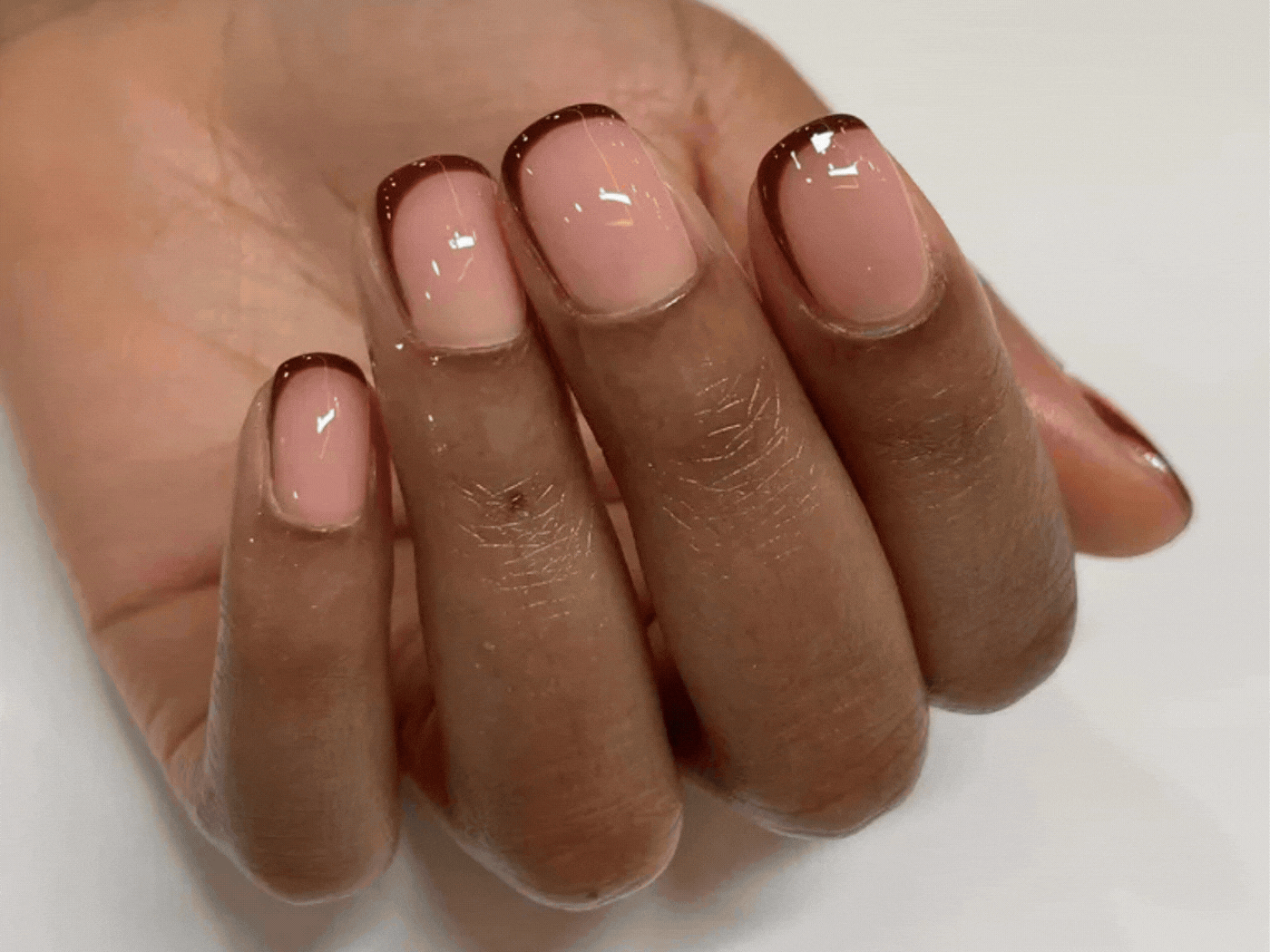 Maroon nails: Το μανικιούρ που συνδυάζεις τις δύο πιο σοφιστικέ αποχρώσεις του χειμώνα