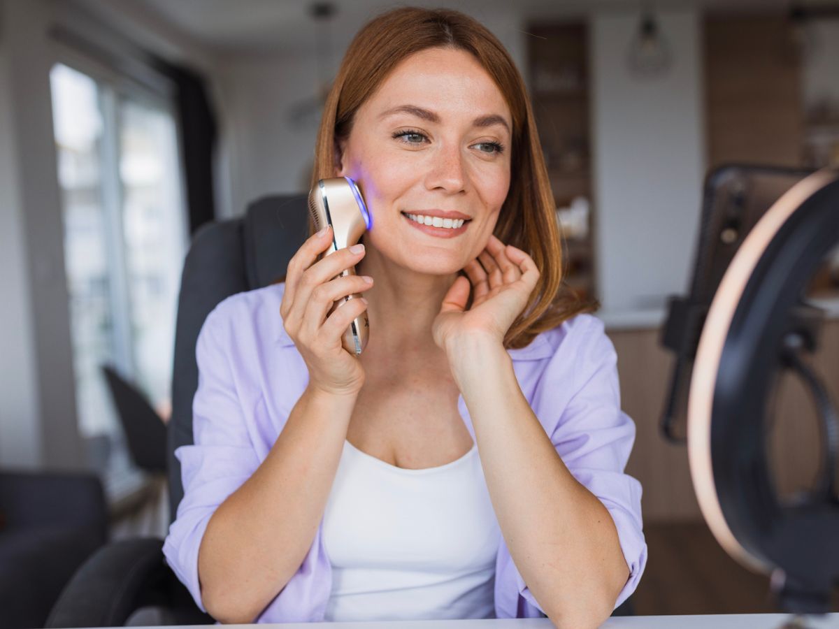 5 καινοτόμα beauty gadgets που θα απογειώσουν τη φροντίδα της επιδερμίδας το 2026