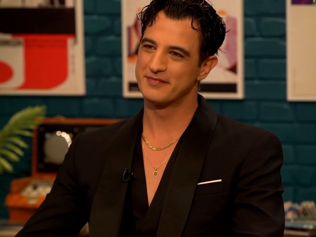 Δήμος Αναστασιάδης: «Όταν γράφω, υπάρχουν κάποιες φωνές που μου είναι χαραγμένες, σαν να τις “ακούω”, όπως ο Πάριος, ο Σφακιανάκης»