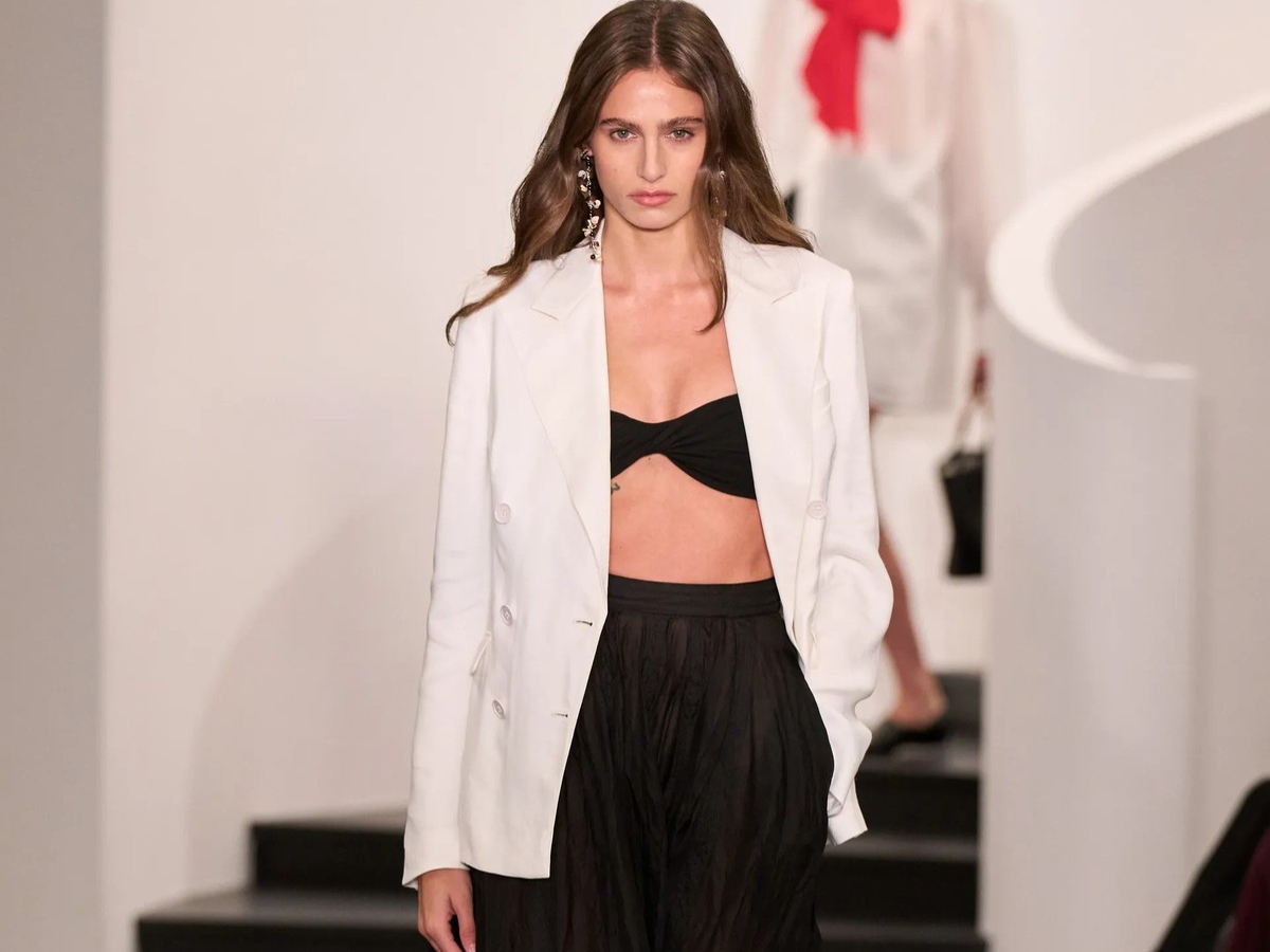 Φέτος το σουτιέν αφήνει το συρτάρι με τα εσώρουχα και βγαίνει στο…δρόμο!