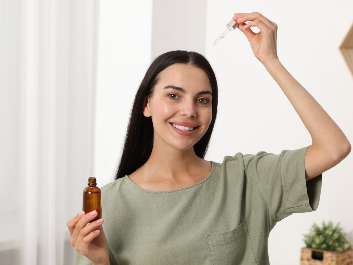 Ξηρότητα στο τριχωτό της κεφαλής; Βάλε αυτά τα φυτικά έλαια στη ρουτίνα σου και επανάφερε την ισορροπία του