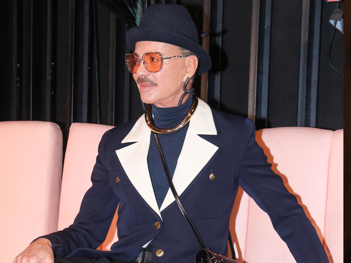 Ο Λάκης Γαβαλάς στο TLIFE για τον Valentino Garavani: «Έλεγε τη γνώμη του, ακόμη και όταν ο Οίκος πουλήθηκε σε μια πλούσια οικογένεια από το Κατάρ»