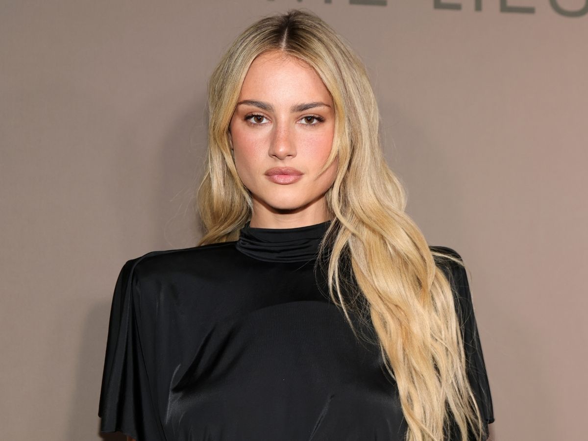 Grace Van Patten: Η πρωταγωνίστρια του «Tell me Lies» υιοθέτησε το «halo lips trend» με ένα φρέσκο μονοχρωματικό μακιγιάζ