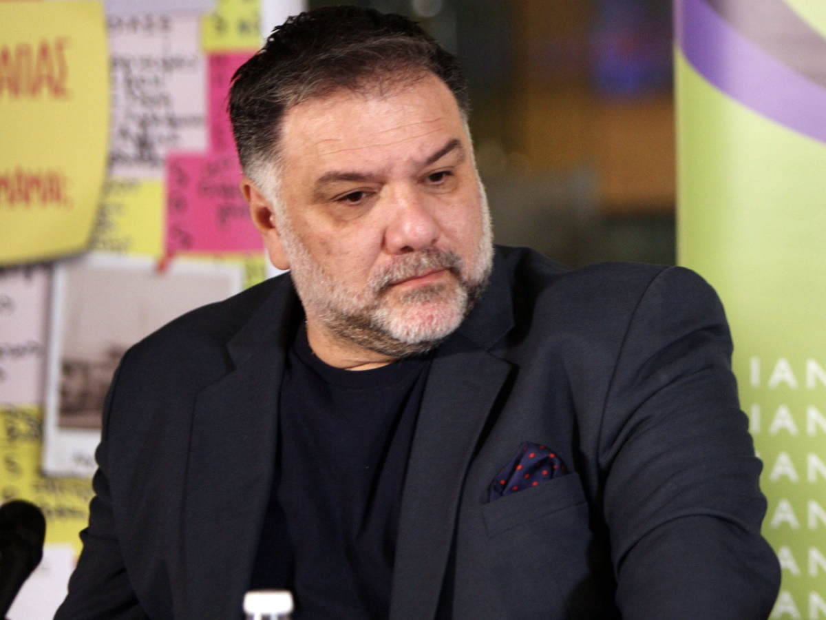 Γρηγόρης Αρναούτογλου: Συγκινημένος στη ραδιοφωνική του εκπομπή για τον θάνατο της μητέρας του