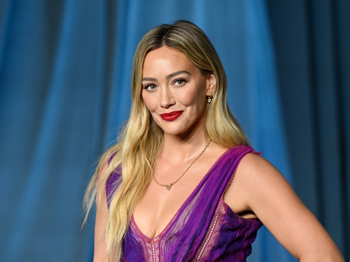 Hilary Duff: Η σκιά στα μάτια της έχει την ωραιότερη απόχρωση του χειμώνα