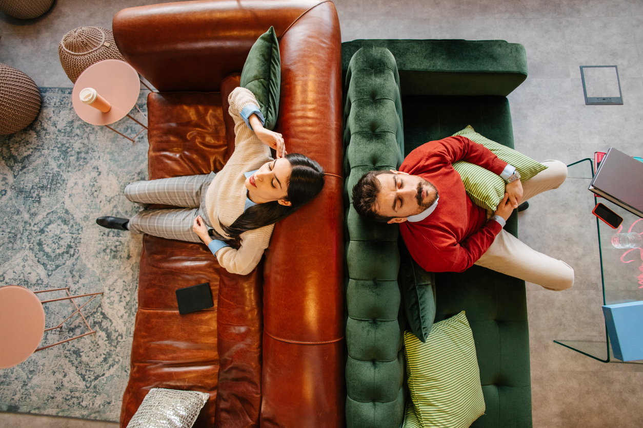 Σχέση σε κόκκινο συναγερμό; Τα αθόρυβα σημάδια που δεν φαίνονται!