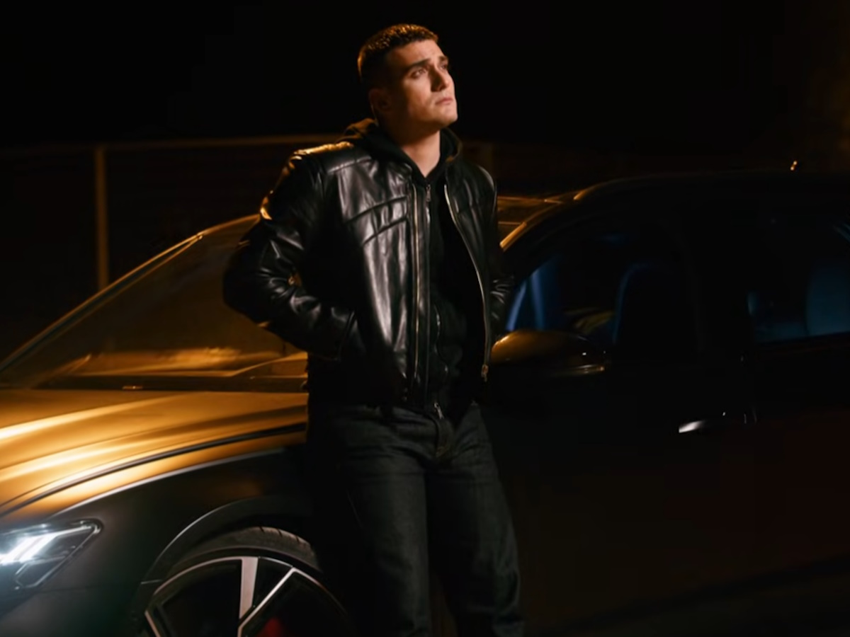 Γιώργος Κακοσαίος: Παρουσιάζει το νέο ανατρεπτικό video clip του για το τραγούδι «Λέει»