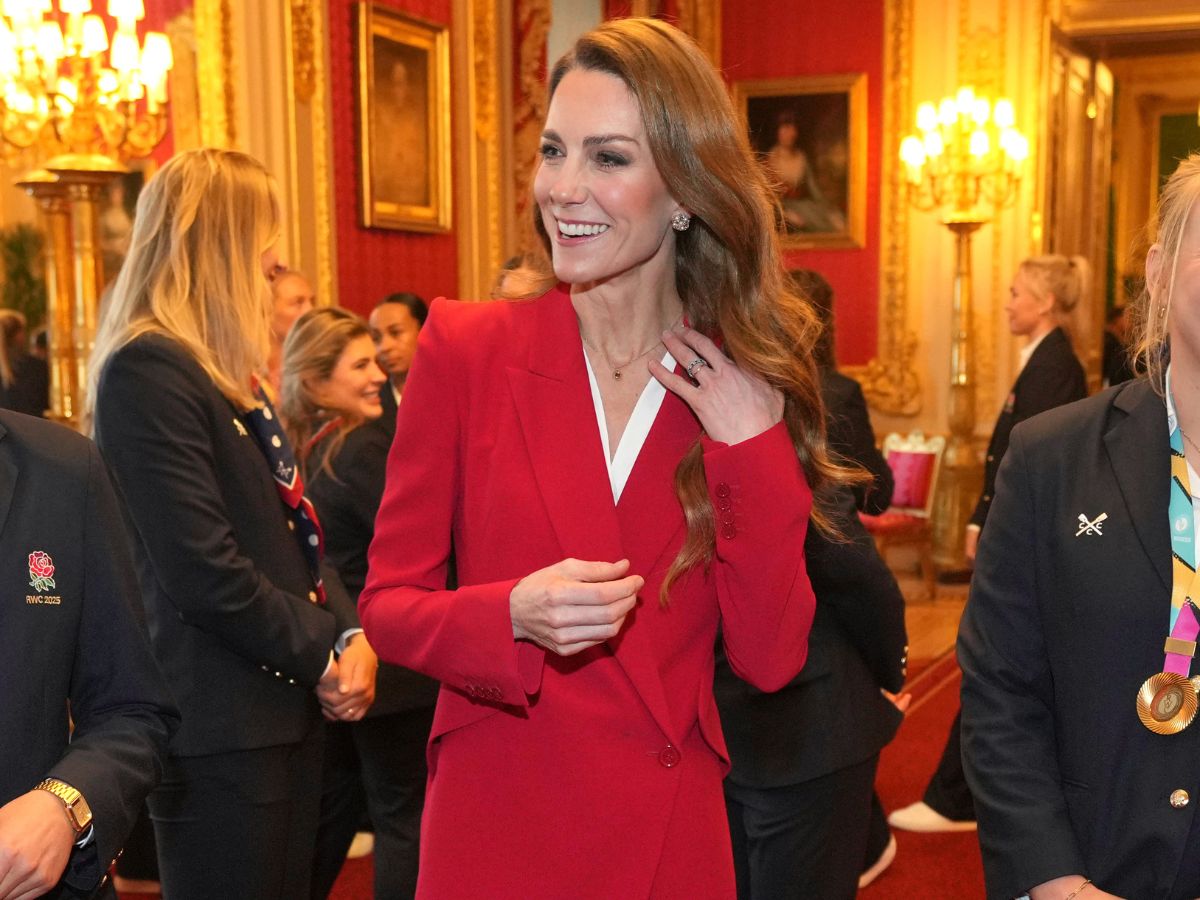 Kate Middleton: Η συμβολική σημασία του φίνου κολιέ της με πέτρα γρανάτη