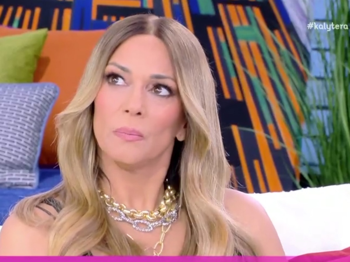 Σε αμηχανία η Έλλη Κοκκίνου: Η αναφορά στον Διονύση Σχοινά και την Καίτη Γαρμπή – «Τόση ώρα προσπαθώ να το αποφύγω»