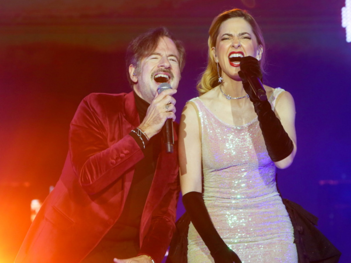 Πρωτοχρονιά 2026: Η εντυπωσιακή υποδοχή του νέου χρόνου στο Σύνταγμα με Κωστή Μαραβέγια και Ρένα Μόρφη