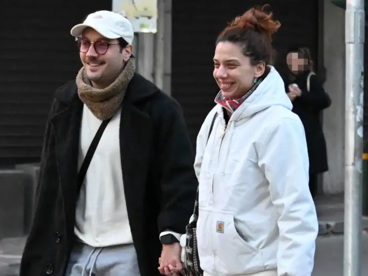 Ηλιάνα Μαυρομάτη – Στάθης Κόικας: Βόλτα χέρι-χέρι στο κέντρο της Αθήνας – Φωτογραφίες