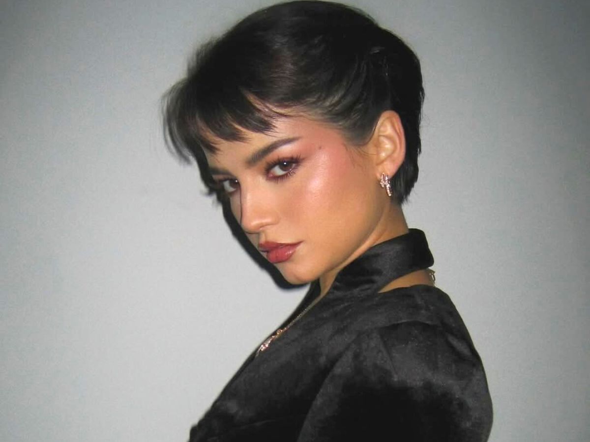 Μονοχρωματικό μακιγιάζ με μωβ eyeliner: To makeup look που αξίζει να δοκιμάσεις για τη βραδινή σου έξοδο