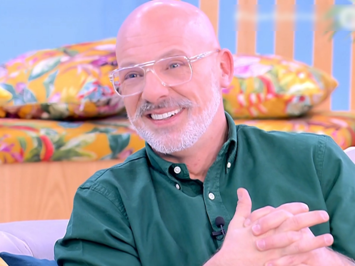 Νίκος Μουτσινάς: Η συγκινητική αναφορά στη μητέρα του – «Ήταν ίδια εκείνη, περνάω και παγώνω και λέω αποκλείεται»