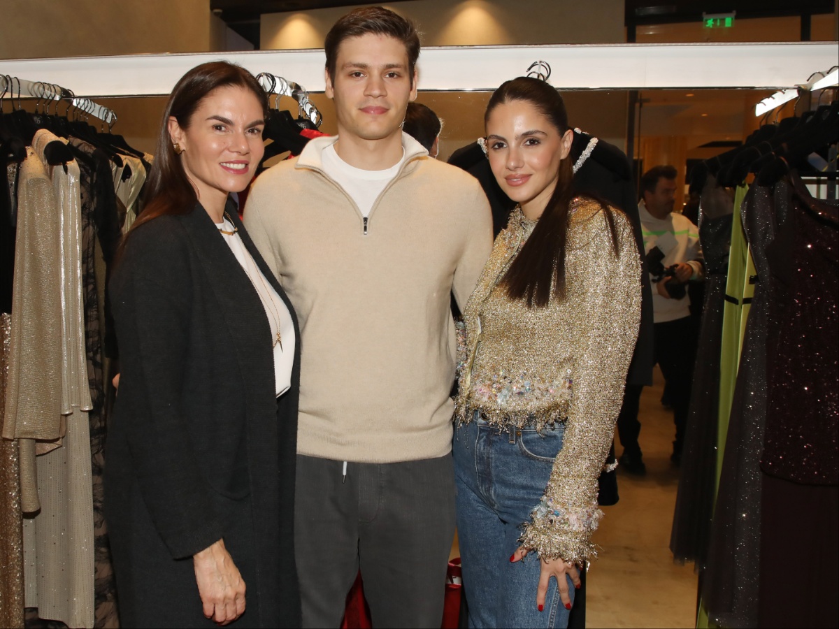 Αλεξάνδρα Νίκα: Ο αδελφός της, Παναγιώτης μαθαίνει κιθάρα στον γιο της, Βασίλη – Φωτογραφίες