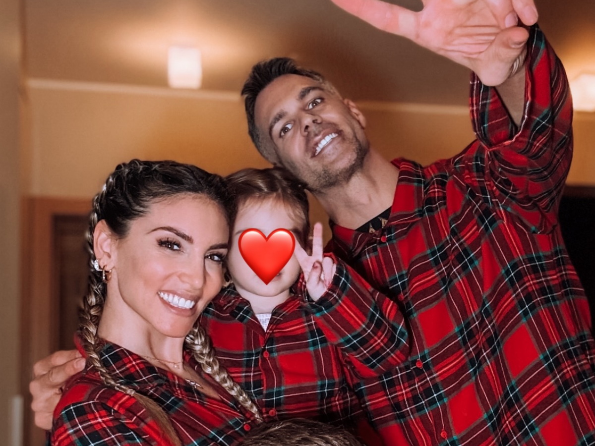 Αθηνά Οικονομάκου: Ο απολογισμός για τη χρονιά που πέρασε και η κοινή φωτογραφία με τον Μπρούνο Τσερέλα και τα παιδιά της