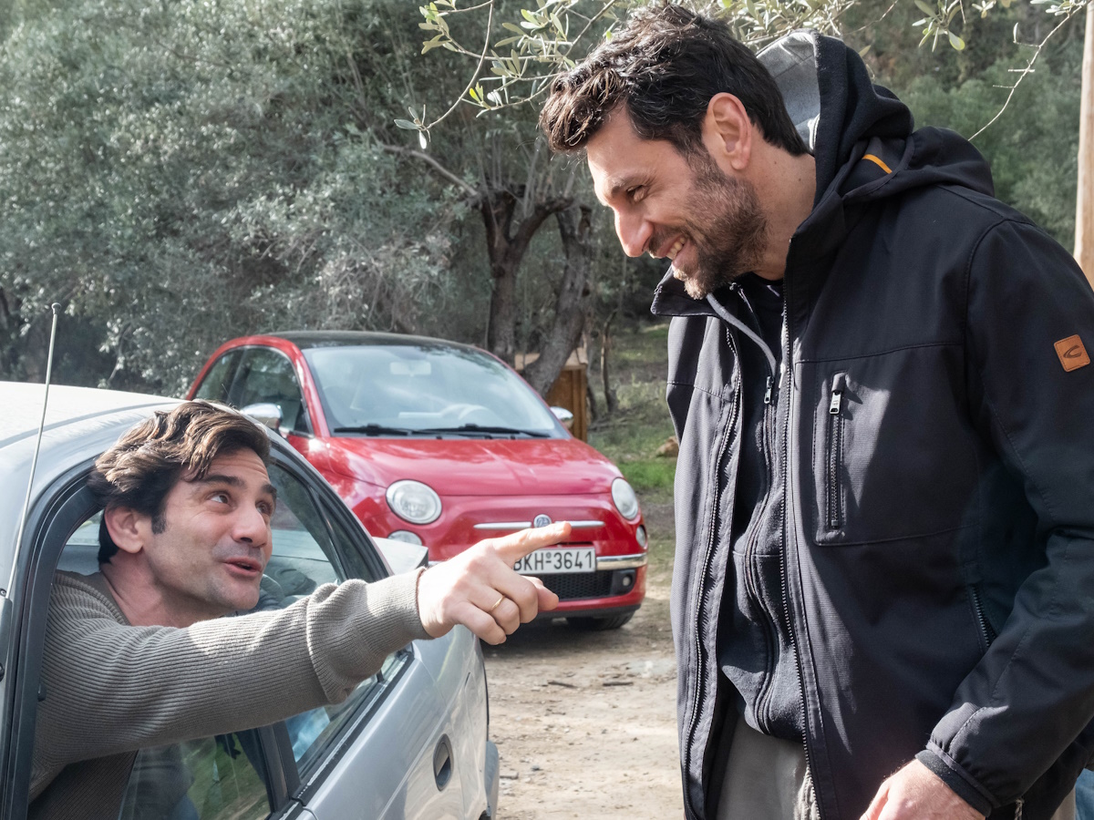 «Κάμπινγκ»: Η πρώτη backstage φωτογραφία των πρωταγωνιστών της σειράς του MEGA