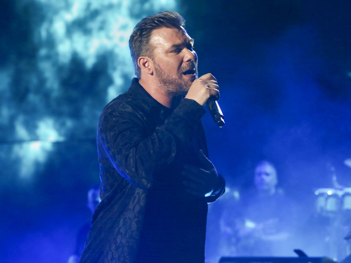 Ο Γιώργος Σαμπάνης παρουσιάζει το νέο τραγούδι του «Δε Μ’ Αγαπούσες»