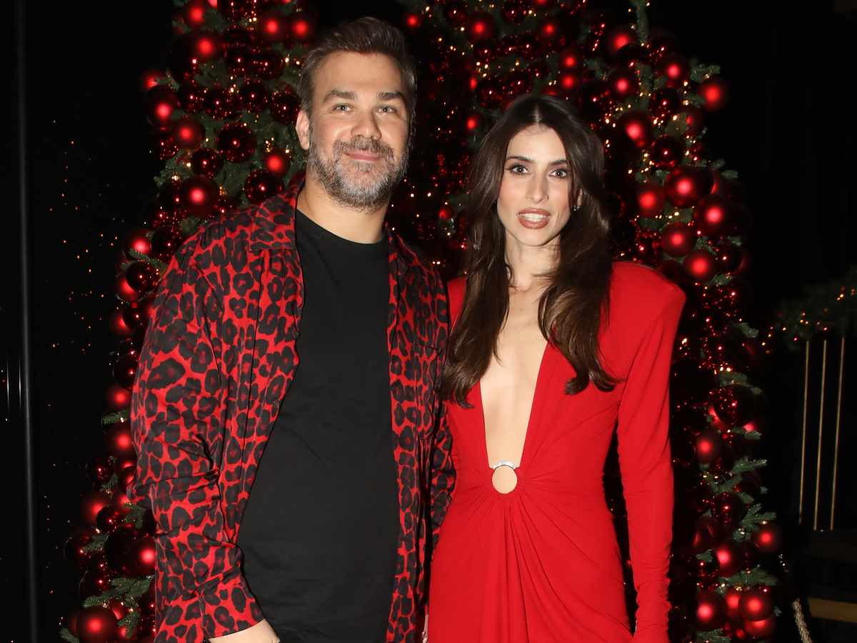 Γιώργος Σαμπάνης – Ιωάννα Σαρρή: Πιασμένοι χέρι χέρι στη νέα τους βραδινή έξοδο – Φωτογραφίες