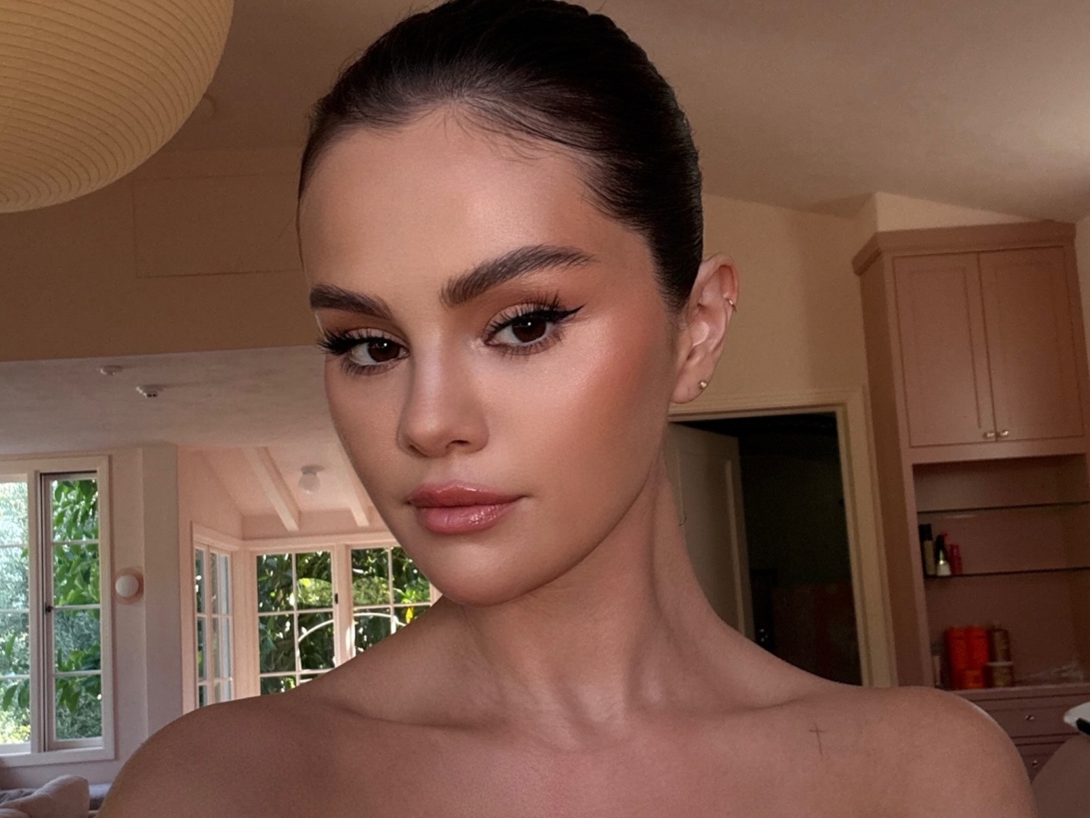 Μανικιούρ: H Selena Gomez υιοθετεί την πιο ανατρεπτική απόχρωση του χειμώνα