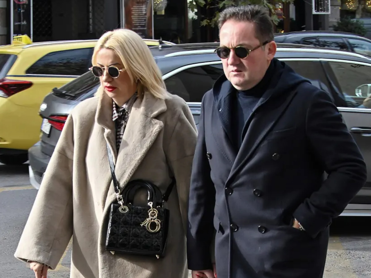 Στέλιος Πέτσας: Σπάνια δημόσια εμφάνιση με τη σύζυγό του, Βασιλική Τσόγκα – Φωτογραφίες