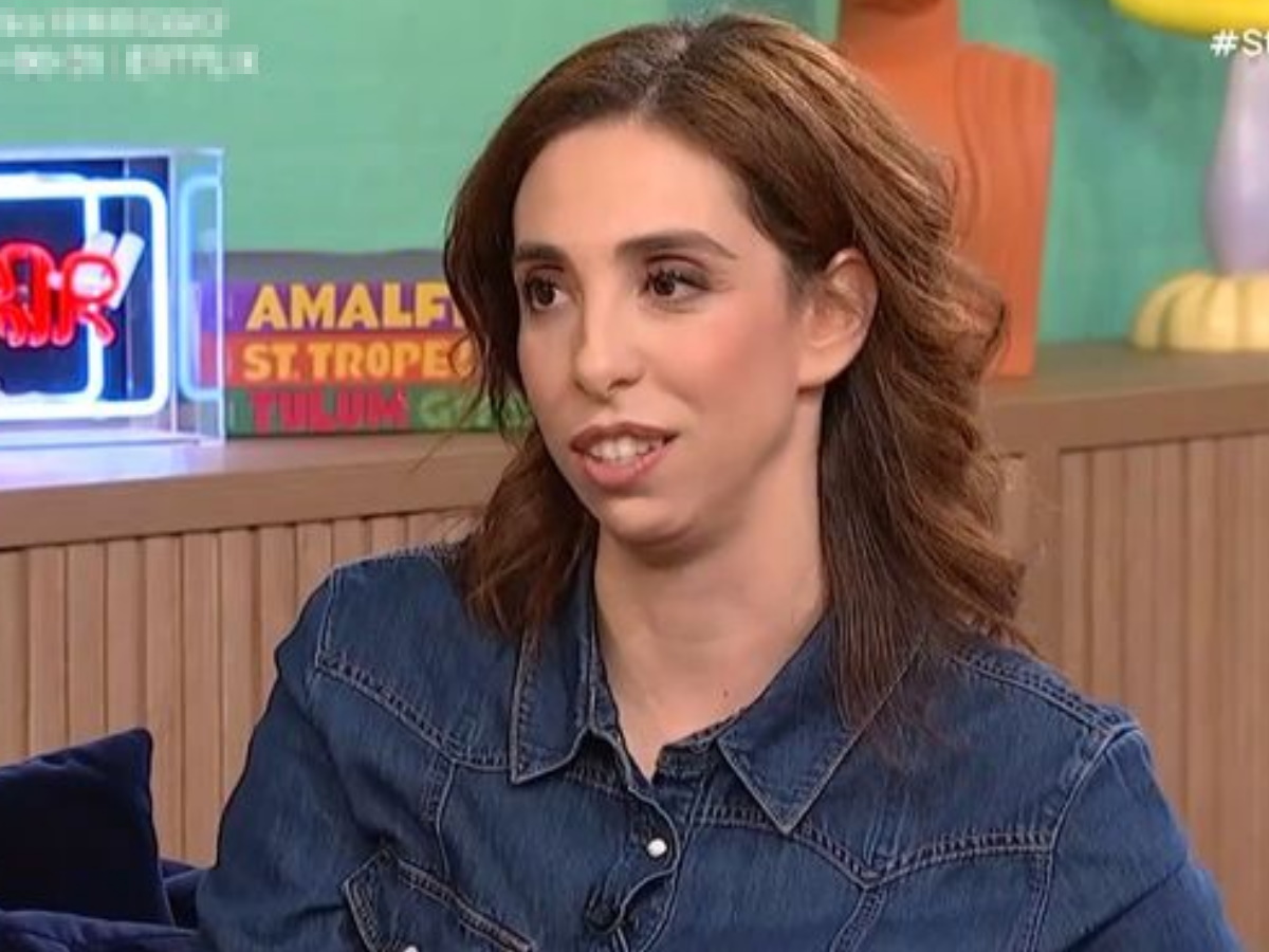 Ελένη Χαραλαμπούδη: «Πριν δέκα χρόνια ήμουν εντελώς βαρετή – Μπήκα στην ομάδα του “5′ minute mum” για να αποκτήσω ένσημα»