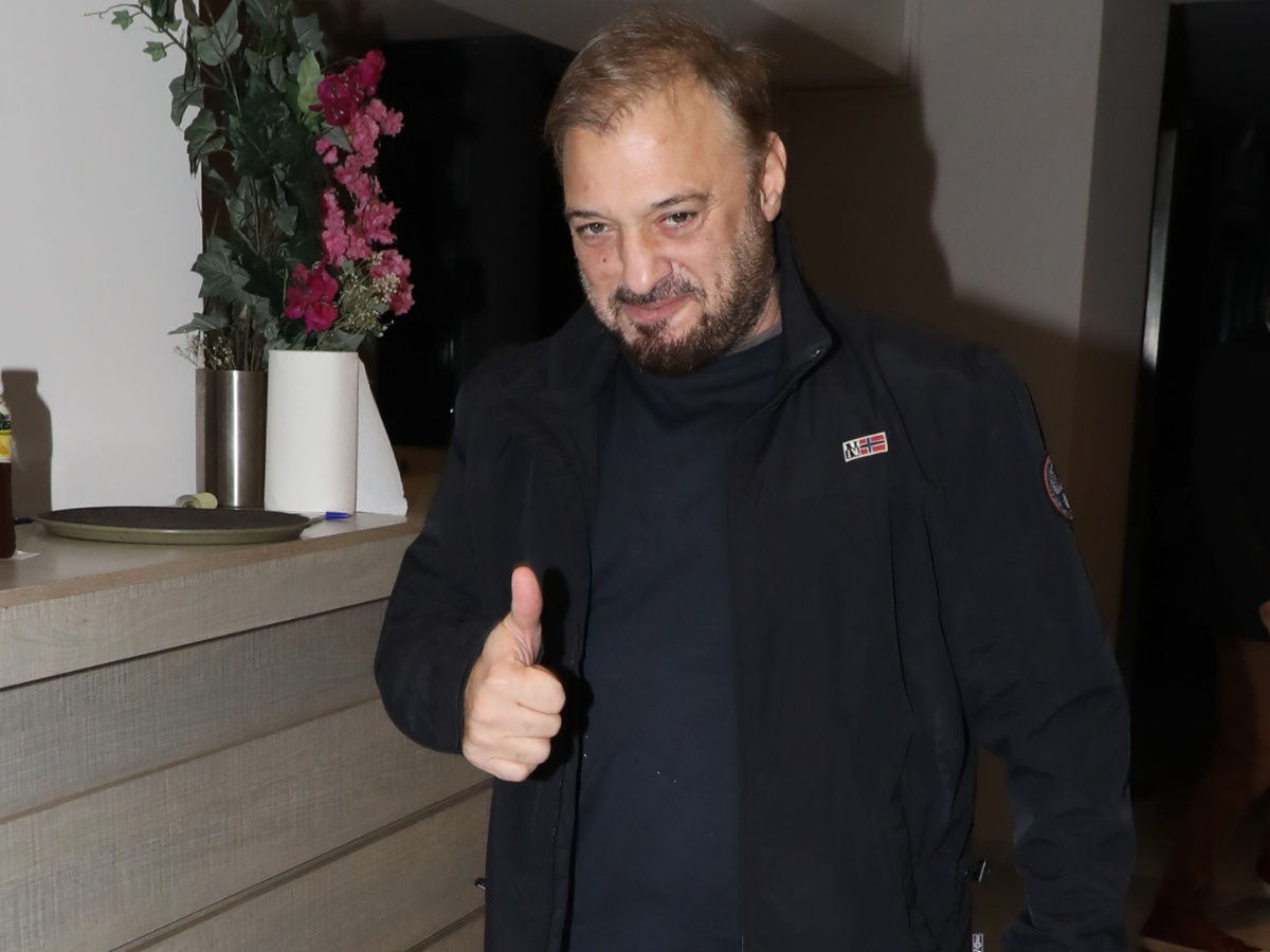 Χρήστος Φερεντίνος: Η καθημερινότητα με τους 22χρονους γιους του – «Είμαι κοντά τους, αλλά έχουμε και τις αποστάσεις»