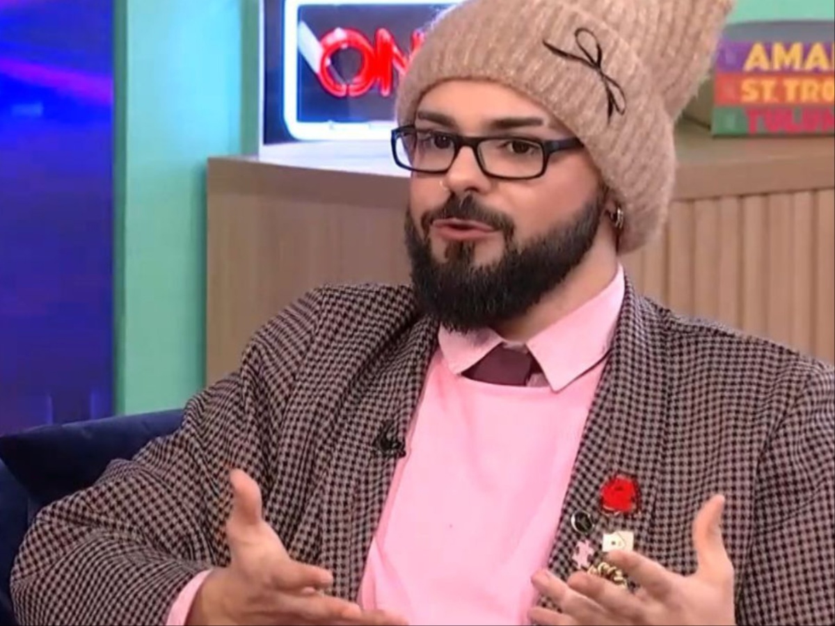 Ακύλας: Η αποκάλυψη για την ομοφοβική επίθεση – «Τρέχαμε να ξεφύγουμε»