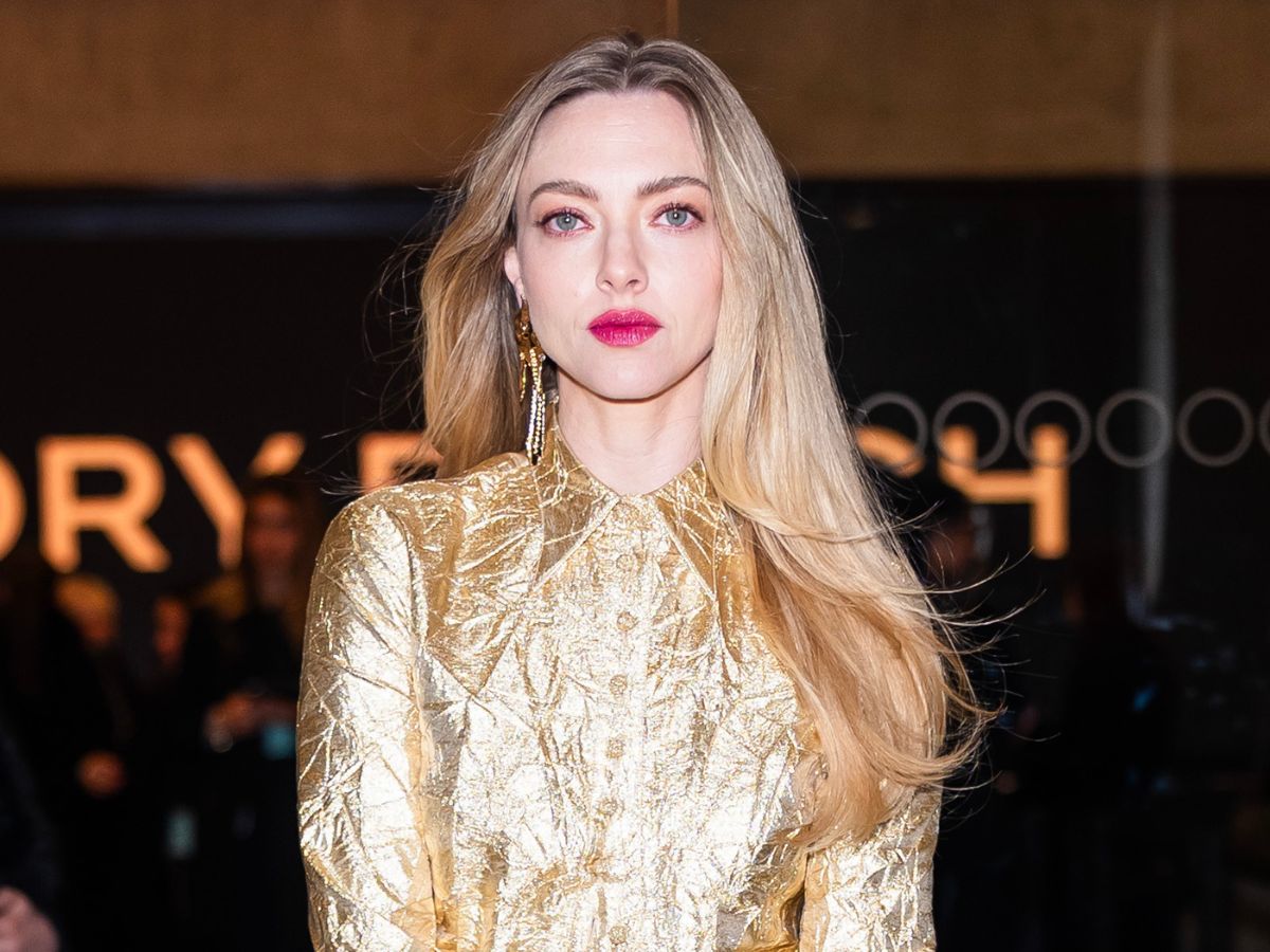 Amanda Seyfried: Υιοθέτησε τον πιο αναπάντεχο χρωματικό συνδυασμό στο μακιγιαζ της και μας βάζει σε σκέψεις