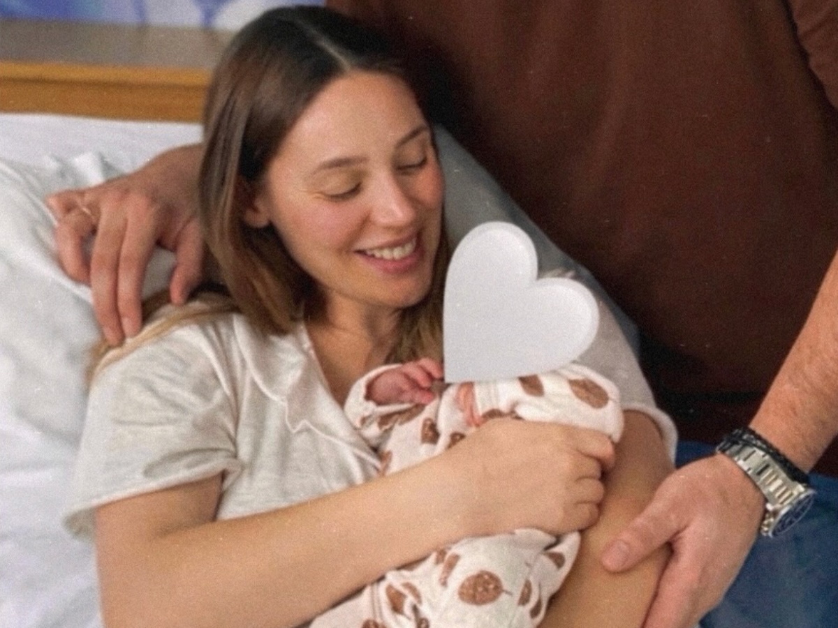 Γέννησε η Άννα Κορακάκη – Οι πρώτες φωτογραφίες με τη νεογέννητη κόρη της