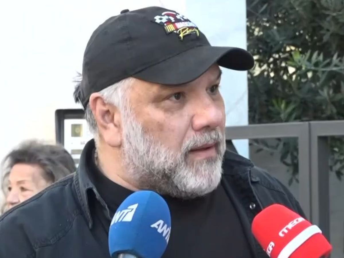 Έξαλλος ο Γρηγόρης Αρναούτογλου μπροστά στις κάμερες: «Τόση αλητεία; Δε ντρέπεστε;»