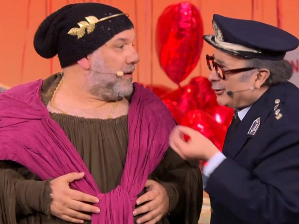 Γρηγόρης Αρναούτογλου: Εμφανίστηκε ως Πυθία στο «Αλ Τσαντίρι Νιουζ» και ξέχασε τα λόγια του – «Συγγνώμη, έχω αγχωθεί»