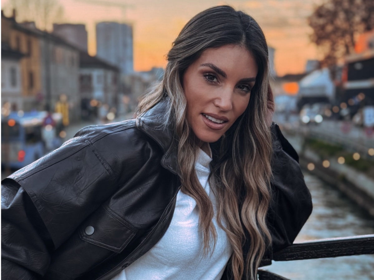 Αθηνά Οικονομάκου: Παρακολουθεί μαζί με τα παιδιά της τη σειρά «Έχω παιδιά» που πρωταγωνιστεί – Βίντεο